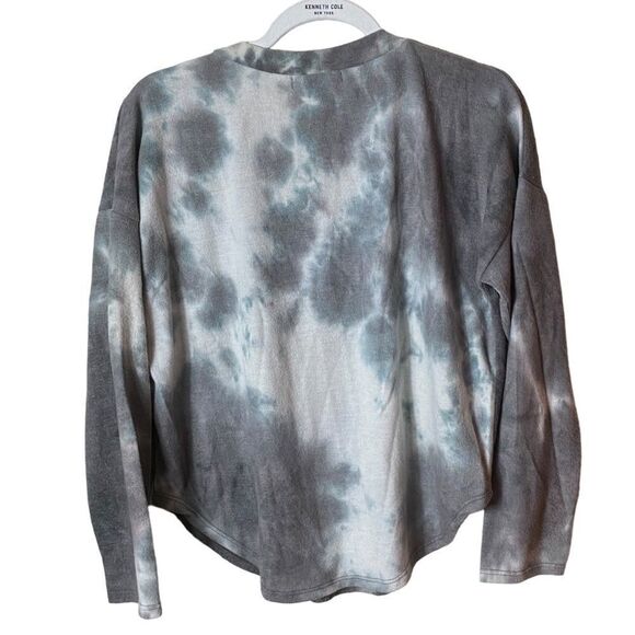 21 SAINTS Wm’s Sz Med Grey Tie Dye V Neck Rounded Hem Soft Top Sweater - Picture 3 of 4